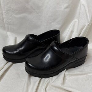 Dansko Black Leather Professional Clog Women’s 39